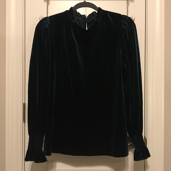 Green velvet long sleeved top embellished with ruffles at wrists & collar (L) - Picture 3 of 16